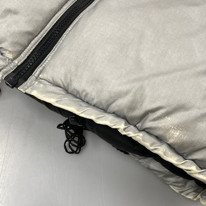 【現状渡し品】【メンズ】 HELLY HANSEN ヘリーハンセン ZN19810S LOGO DOWN JACKET ロゴ ダウン ジャケット アウター トップス 144-261024-ms-10-izu サイズ：M カラー：シルバーブラック 万代Net店