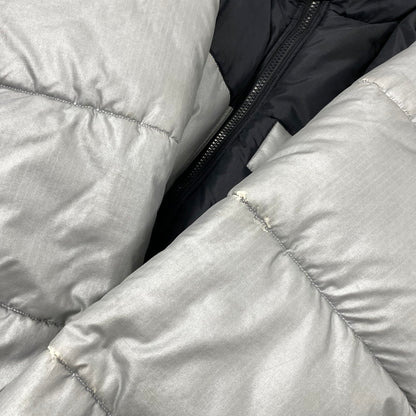 【現状渡し品】【メンズ】 HELLY HANSEN ヘリーハンセン ZN19810S LOGO DOWN JACKET ロゴ ダウン ジャケット アウター トップス 144-261024-ms-10-izu サイズ：M カラー：シルバーブラック 万代Net店
