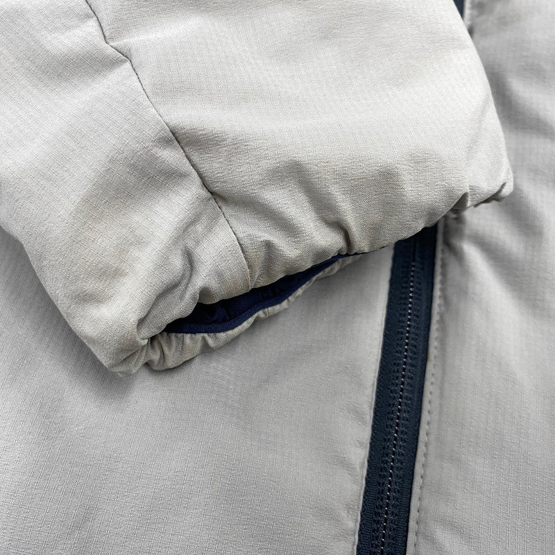 【中古品】【メンズ】 THE NORTH FACE ザ・ノースフェイス NY82080 REVERSIBLE ANYTIME INSULATED HOODIE リバーシブル インサレーテッド フーディ ジャケット アウター 144-261018-kh-01-izu サイズ：M カラー：グレー×ネイビー 万代Net店