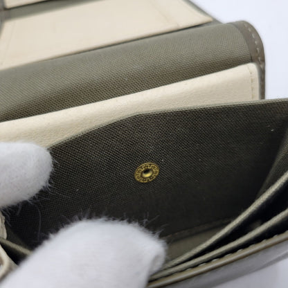 【中古品】【メンズ/レディース】 M+ エムピウ MILLEFOGLIE 2 P30 ミッレフォッリエ 財布 200-261013-as-28-izu カラー：カーキ系 万代Net店
