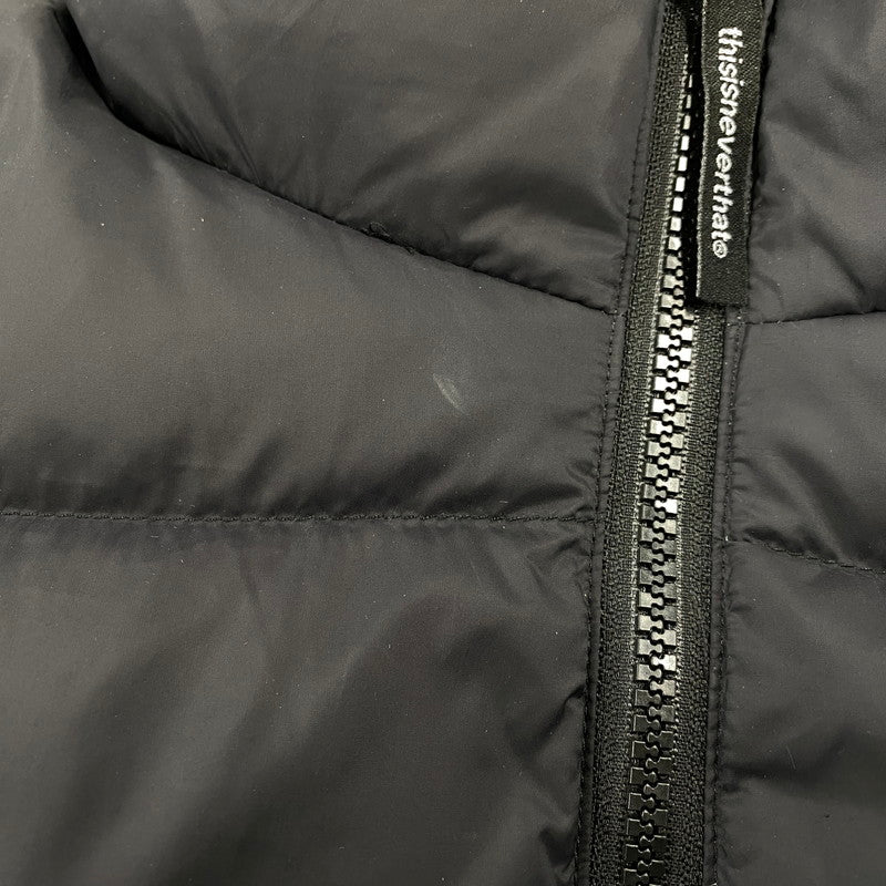 【中古品】【メンズ】 THISISNEVERTHAT ディスイズネバーザット LOGO DOWN JACKET ロゴ ダウン ジャケット アウター 140-261015-cs-05-izu サイズ：L カラー：ブラック 万代Net店