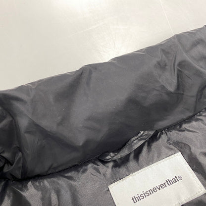 【中古品】【メンズ】 THISISNEVERTHAT ディスイズネバーザット LOGO DOWN JACKET ロゴ ダウン ジャケット アウター 140-261015-cs-05-izu サイズ：L カラー：ブラック 万代Net店