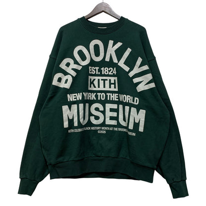 【中古品】【メンズ】 KITH キス × BROOKLYN MUSEUM ブルックリンミュージアム COLLEGE NELSON CREWNECK カレッジ ネルソン クルーネック スウェット シャツ トップス 長袖 142-261017-sm-12-izu サイズ：下記参照 カラー：グリーン 万代Net店