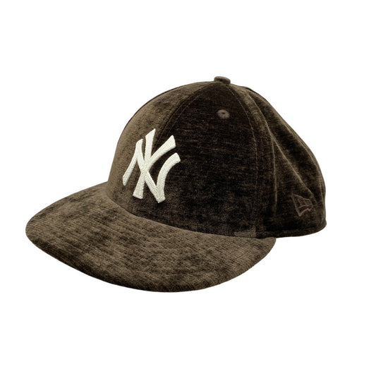 【中古品】【メンズ/レディース】 NEW ERA ニューエラ × KITH キス NEW YORK YANKEES ニューヨークヤンキース CHENILLE CHAINSTITCH 59FIFTY CAP シェニール チェーンステッチ キャップ 帽子 185-261016-sm-10-izu サイズ：7 7/8 カラー：ブラウン 万代Net店