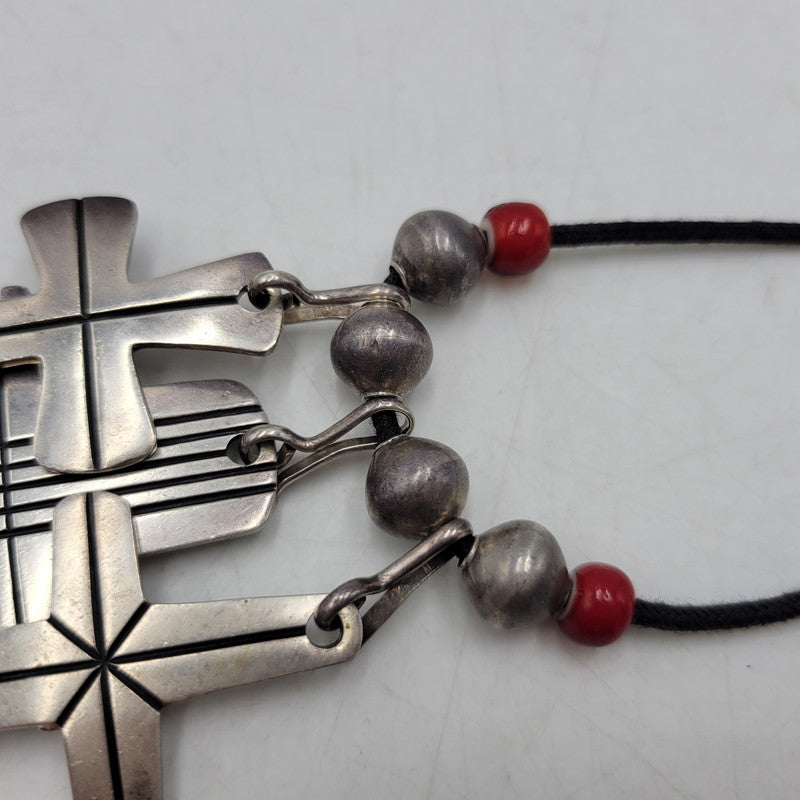 【中古品】【メンズ/レディース】 CIPPY CRAZY HORSE シッピークレイジーホース STERLING TRIPLE CROSS NECKLACE スターリング トリプル クロス ネックレス アクセサリー 191-261019-yn-05-izu カラー：シルバー×ブラック 万代Net店