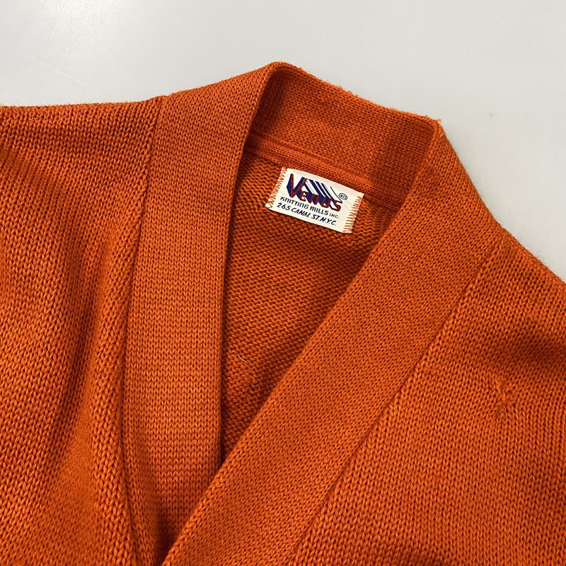 【現状渡し品】【メンズ】 VENUS KNITTING MILLS ヴィーナス ニッティング ミルズ WOOL LETTERED CARDIGAN ウール レタード カーディガン トップス 長袖 146-261024-ms-06-izu サイズ：40 カラー：オレンジ 万代Net店