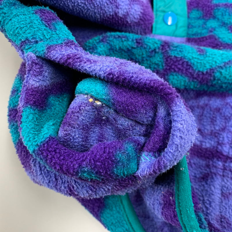 【中古品】【キッズ】 PATAGONIA パタゴニア USA製 MONSTER PATTERN SYNCHILLA SNAP T モンスター パターン シンチラ スナップT アウター 173-261022-yn-04-izu サイズ：KID'S6 カラー：マルチ 万代Net店