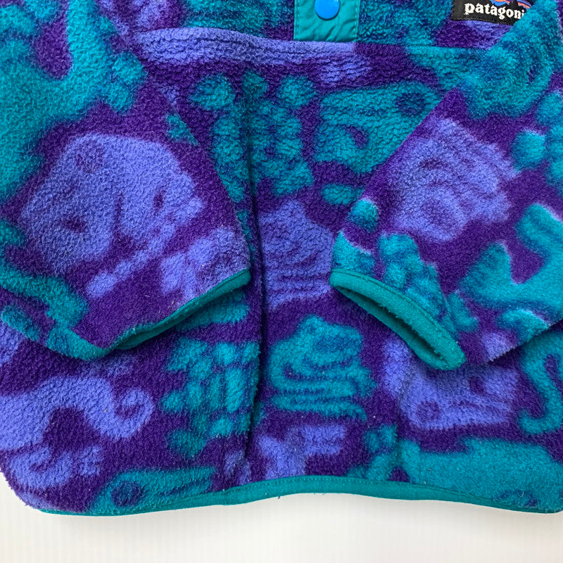 【中古品】【キッズ】 PATAGONIA パタゴニア USA製 MONSTER PATTERN SYNCHILLA SNAP T モンスター パターン シンチラ スナップT アウター 173-261022-yn-04-izu サイズ：KID'S6 カラー：マルチ 万代Net店