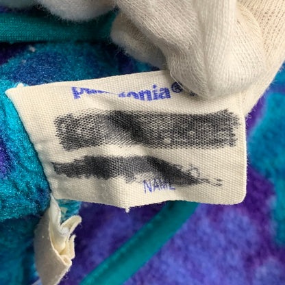 【中古品】【キッズ】 PATAGONIA パタゴニア USA製 MONSTER PATTERN SYNCHILLA SNAP T モンスター パターン シンチラ スナップT アウター 173-261022-yn-04-izu サイズ：KID'S6 カラー：マルチ 万代Net店