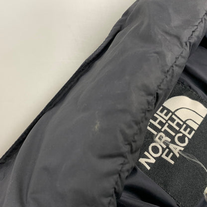 【中古品】【メンズ】 THE NORTH FACE ザ・ノースフェイス NF004AM 90S NUPTSE DOWN VEST ヌプシ ダウン ベスト アウター 144-261024-ya-25-izu サイズ：M カラー：ブラック×レッド系 万代Net店