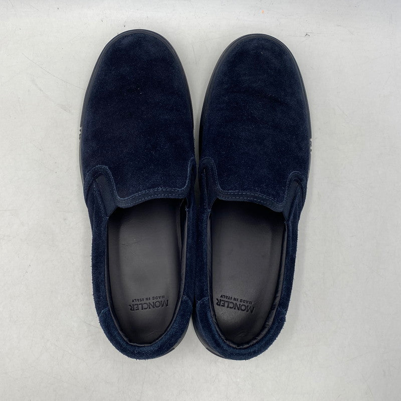【中古品】【メンズ】 MONCLER モンクレール SUEDE SLIP-ON スウェード スリッポン シューズ 靴 164-261025-cs-07-izu サイズ：42 カラー：ネイビー 万代Net店