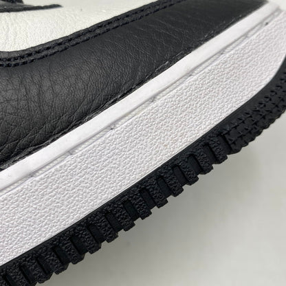 【中古品】【メンズ/レディース】 NIKE ナイキ×STUSSY ステューシー DJ7840-002 AIR FORCE 1 MID エア フォース ワン ミッド スニーカー シューズ 靴 160-261025-cs-03-izu サイズ：26cm カラー：BLACK/BLACK-WHITE 万代Net店
