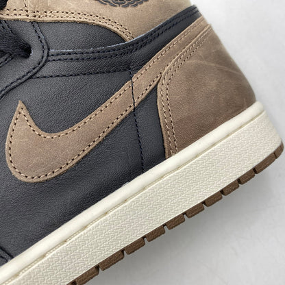 【中古品】【メンズ】 NIKE ナイキ DZ5485-020 AIR JORDAN 1 RETRO HIGH OG エア ジョーダン ワン レトロ ハイ オリジナル スニーカー シューズ 靴 160-261025-cs-02-izu サイズ：26.5cm カラー：BLACK/METALLIC GOLD-PALOMINO 万代Net店