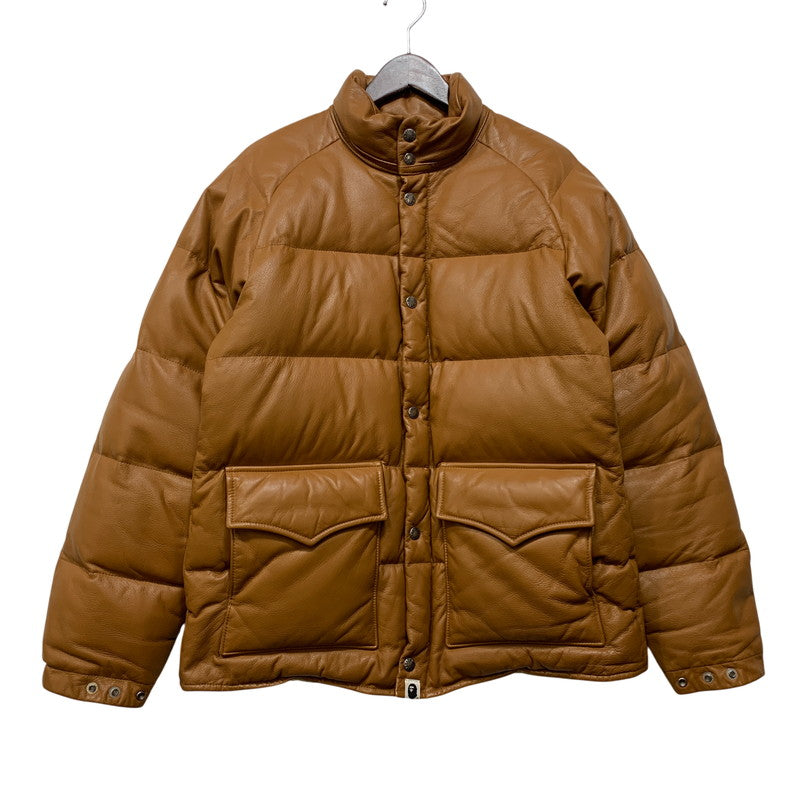 【中古品】【メンズ】 A BATHING APE アベイシングエイプ LEATHER CLASSIC DOWN JACKET レザー ダウン ジャケット アウター 142-261028-kh-11-izu サイズ：M カラー：ブラウン 万代Net店