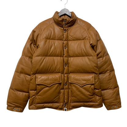【中古品】【メンズ】 A BATHING APE アベイシングエイプ LEATHER CLASSIC DOWN JACKET レザー ダウン ジャケット アウター 142-261028-kh-11-izu サイズ：M カラー：ブラウン 万代Net店