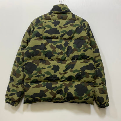 【中古品】【メンズ】 A BATHING APE アベイシングエイプ 001HJA801008X 1ST CAMO DOWN JACKET カモ ダウン ジャケット アウター 142-261028-kh-10-izu サイズ：M カラー：マルチ 万代Net店