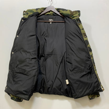 【中古品】【メンズ】 A BATHING APE アベイシングエイプ 001HJA801008X 1ST CAMO DOWN JACKET カモ ダウン ジャケット アウター 142-261028-kh-10-izu サイズ：M カラー：マルチ 万代Net店