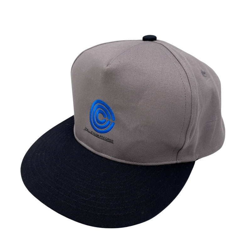 【中古品】【メンズ/レディース】 CHALLENGER チャレンジャー RECORDS CAP レコーズ キャップ 帽子 185-261028-cs-01-izu サイズ：F カラー：グレー×ブラック 万代Net店