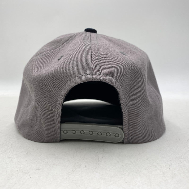 【中古品】【メンズ/レディース】 CHALLENGER チャレンジャー RECORDS CAP レコーズ キャップ 帽子 185-261028-cs-01-izu サイズ：F カラー：グレー×ブラック 万代Net店