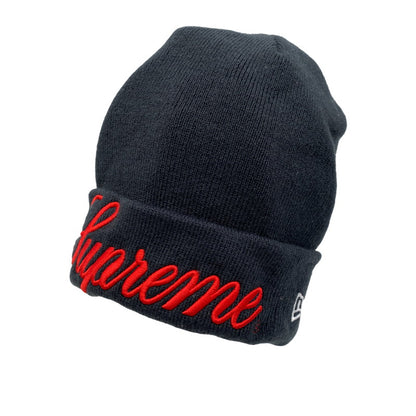 【中古品】【メンズ/レディース】 SUPREME シュプリーム×NEW ERA ニューエラ SCRIPT LOGO BEANIE スクリプト ロゴ ビーニー 帽子 185-261028-cs-13-izu サイズ：ONESIZE カラー：ブラック 万代Net店