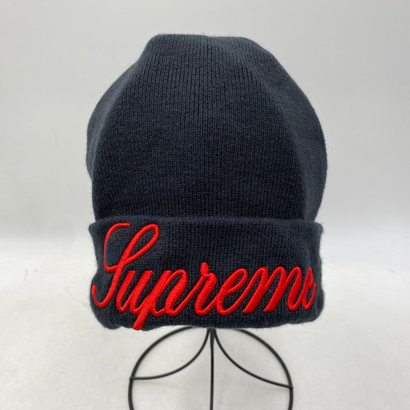 【中古品】【メンズ/レディース】 SUPREME シュプリーム×NEW ERA ニューエラ SCRIPT LOGO BEANIE スクリプト ロゴ ビーニー 帽子 185-261028-cs-13-izu サイズ：ONESIZE カラー：ブラック 万代Net店