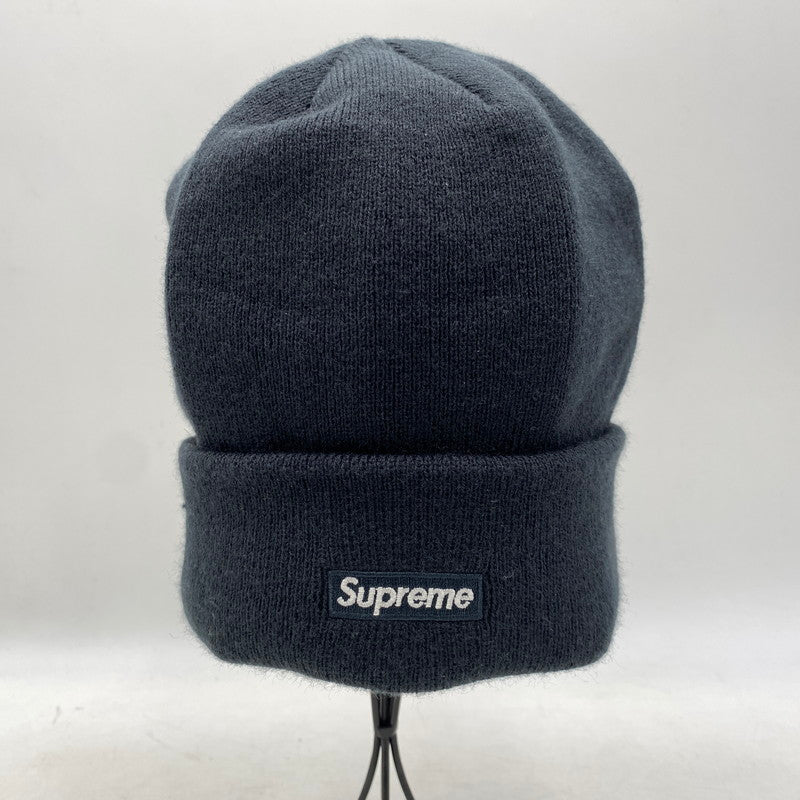 【中古品】【メンズ/レディース】 SUPREME シュプリーム×NEW ERA ニューエラ SCRIPT LOGO BEANIE スクリプト ロゴ ビーニー 帽子 185-261028-cs-13-izu サイズ：ONESIZE カラー：ブラック 万代Net店