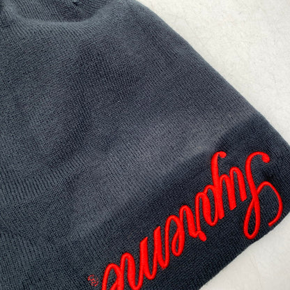 【中古品】【メンズ/レディース】 SUPREME シュプリーム×NEW ERA ニューエラ SCRIPT LOGO BEANIE スクリプト ロゴ ビーニー 帽子 185-261028-cs-13-izu サイズ：ONESIZE カラー：ブラック 万代Net店