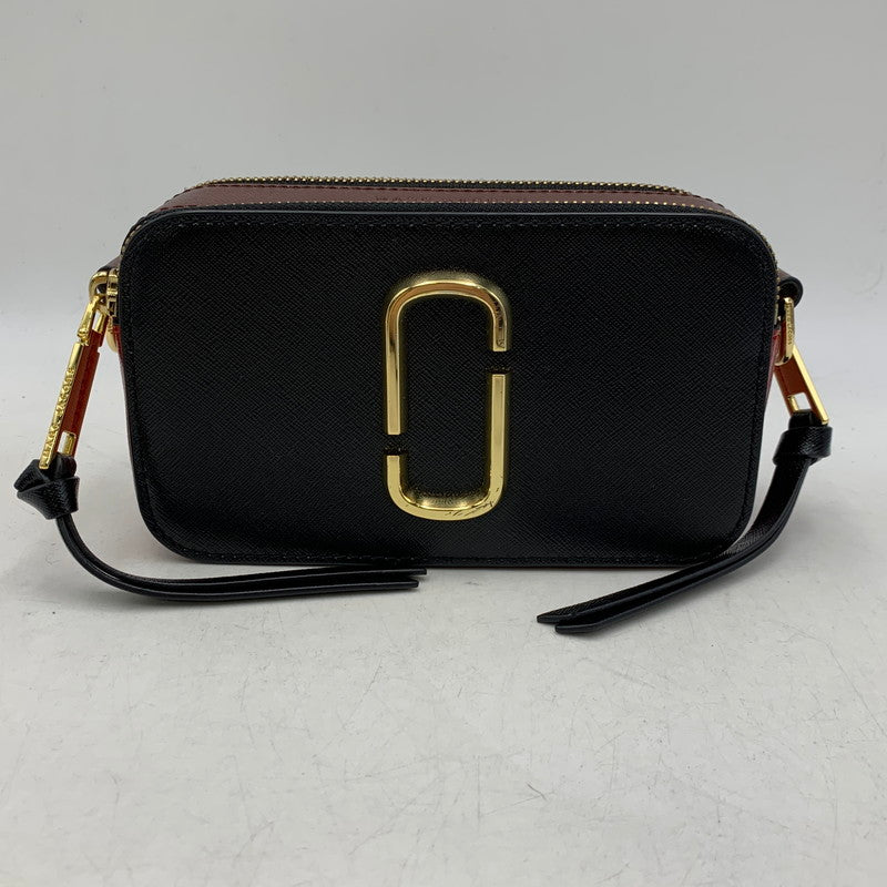 【中古品】【レディース】 MARC JACOBS マークジェイコブス M0012007-011 THE SNAPSHOT SHOULDER BAG ザ スナップショット ショルダー バッグ カバン 鞄 188-261030-cs-17-izu カラー：ブラック×レッド 万代Net店