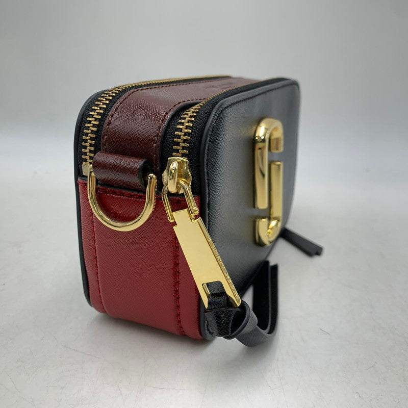【中古品】【レディース】 MARC JACOBS マークジェイコブス M0012007-011 THE SNAPSHOT SHOULDER BAG ザ スナップショット ショルダー バッグ カバン 鞄 188-261030-cs-17-izu カラー：ブラック×レッド 万代Net店