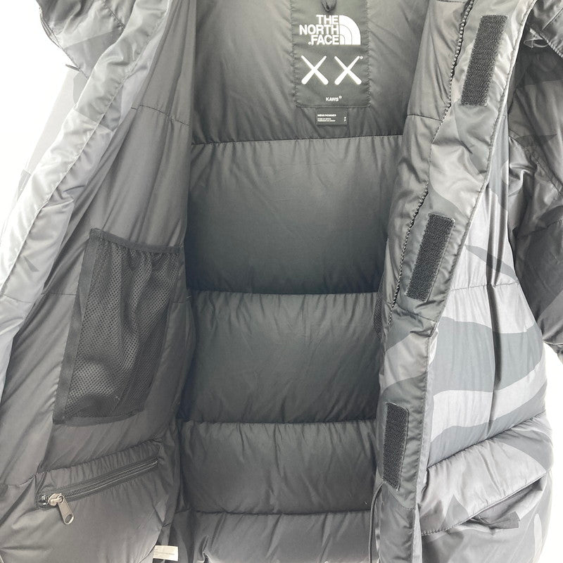 【中古品】【メンズ】 THE NORTH FACE ザ・ノースフェイス KAWS RETRO 1994 HIMALAYAN PARKA カウズ レトロ ヒマラヤンパーカー ダウンジャケット コラボ  NF0A7WLT7H41 144-250126-nm-01-fuz サイズ：S カラー：ブラック 黒 万代Net店