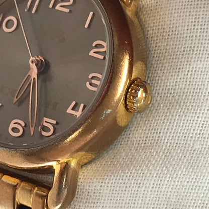 【ジャンク品】【レディース】 COACH コーチ 14502281・デランシー・クォーツ ゴールドカラー クウォーツ 時計 腕時計 197-191130-re-120-fuz カラー：ゴールド 万代Net店