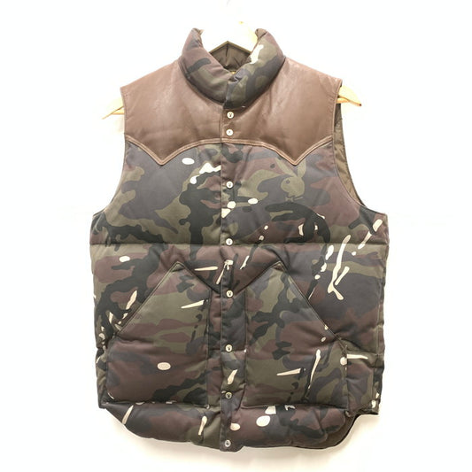 【中古品】【メンズ】 HYSTERIC GLAMOUR ヒステリックグラマー PLAY BOY ROCKY MOUNTAIN DOWN VEST ダウンベスト コラボ アウター ブランド 古着 140-240224-gm-1-fuz サイズ：38 カラー：ブラウン カモフラ 万代Net店