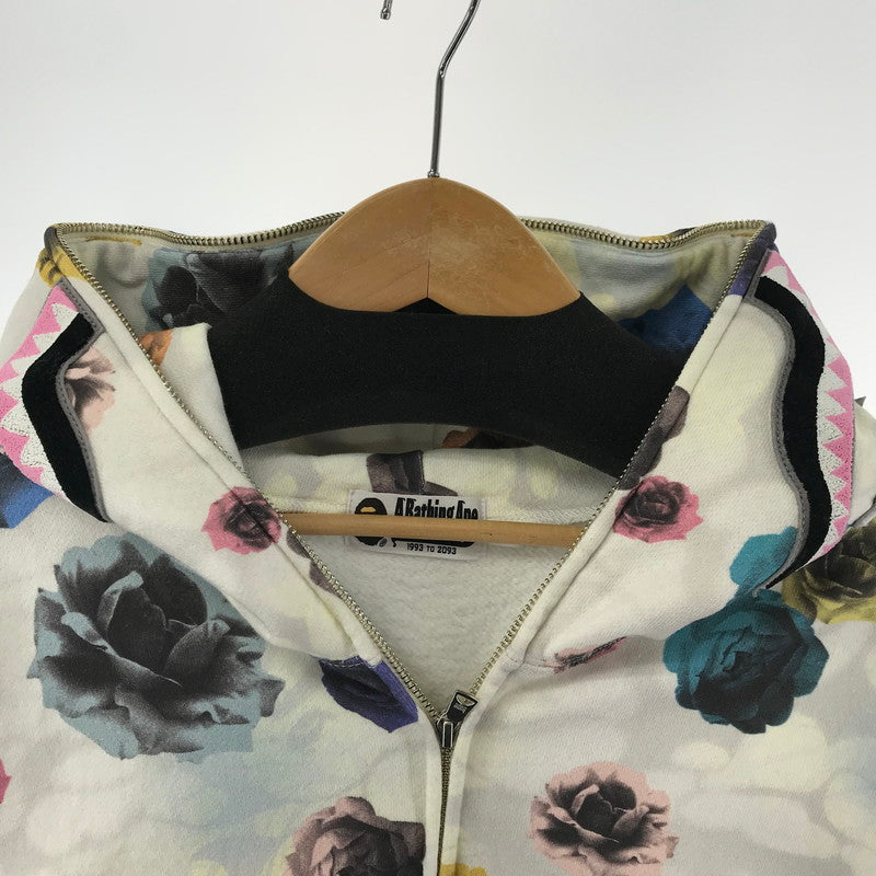 【中古品】【メンズ】 A BATHING APE アベイシングエイプ FLORAL CAMO SHARK RELAXED FIT FULL ZIP HOODIE フルジップ フーディ パーカー トレーナー スウェット フローラルカモ柄 トップス 古着 142-241121-mh-06-fuz サイズ：L カラー：ホワイト 万代Net店