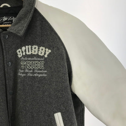 【中古品】【メンズ】 STUSSY ステューシー 05AW 25周年 VARSITY JACKET スタジアム ジャケット スタジャン アウター コート ブルゾン ブランド 古着 142-250203-mh-02-fuz サイズ：XL カラー：グレー 万代Net店