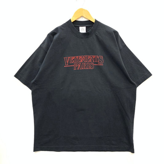 【中古品】【メンズ】 VETEMENTS 24AW UA65TR300B PARIS LOGO TEE 半袖Tシャツ カットソー トップス ブランド 古着 141-250222-gm-09-fuz サイズ：XS カラー：ブラック 万代Net店