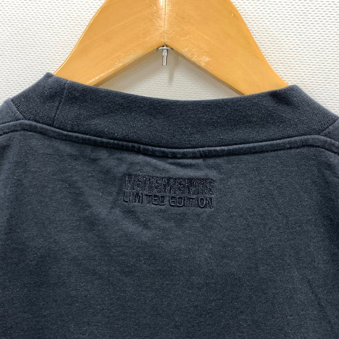 【中古品】【メンズ】 VETEMENTS 24AW UA65TR300B PARIS LOGO TEE 半袖Tシャツ カットソー トップス ブランド 古着 141-250222-gm-09-fuz サイズ：XS カラー：ブラック 万代Net店