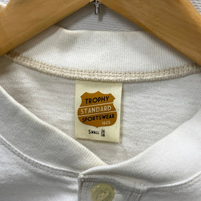 【中古品】【メンズ】 TROPHY CLOTHING ヘンリーネック半袖Tシャツ カットソー トップス ブランド 古着 145-250223-gm-01-fuz サイズ：S カラー：ホワイト 万代Net店