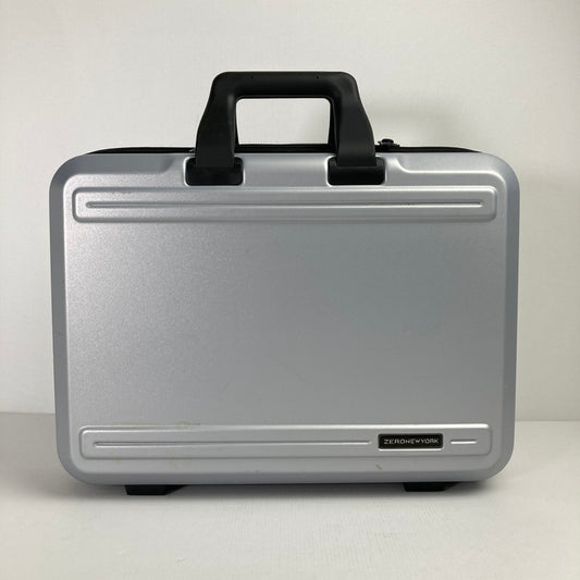 【中古品】 未使用 ZERONEWYORK ゼロニューヨーク 軽量 アタッシュケース カバン バッグ 188-250314-mh-03-fuz カラー：シルバー 万代Net店