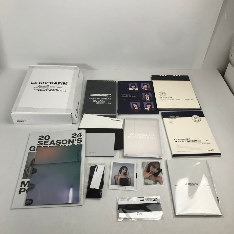 【中古品】 LE SSERAFIM 2024 SEASON’S GREETINGS シーグリ トレカ ポスカ チェキ風カード抜けなし 2023シーグリカレンダーPHOTOBOOK付 087-260108-io-22-fuz 万代Net店