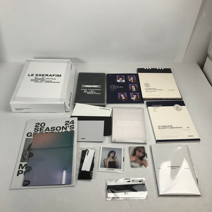 【中古品】 LE SSERAFIM 2024 SEASON’S GREETINGS シーグリ トレカ ポスカ チェキ風カード抜けなし 2023シーグリカレンダーPHOTOBOOK付 087-260108-io-22-fuz 万代Net店