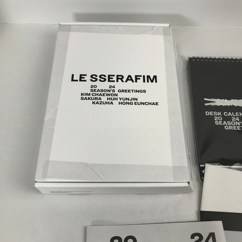 【中古品】 LE SSERAFIM 2024 SEASON’S GREETINGS シーグリ トレカ ポスカ チェキ風カード抜けなし 2023シーグリカレンダーPHOTOBOOK付 087-260108-io-22-fuz 万代Net店