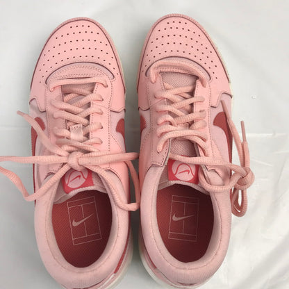 【中古品】【レディース】 NIKE DV3279-600 COURT ZOOM LITE 3 ” PINK BLOOM ADOBE” ナイキコート エア ズーム ライト 3 ウィメンズ スニーカー 靴 160-250824-nm-12-fuz サイズ：25ｃｍ カラー：ピンク 万代Net店