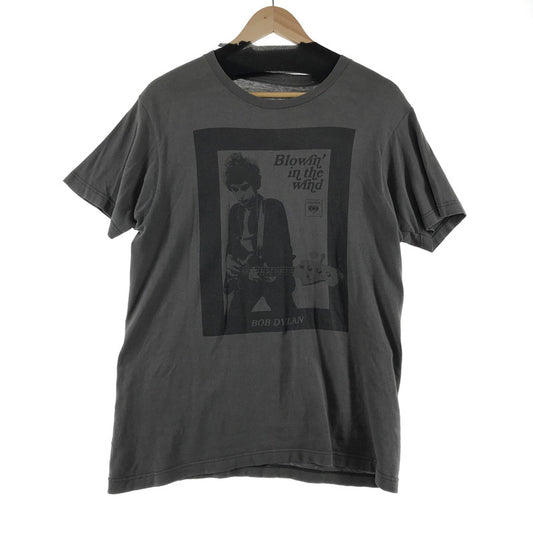 【中古品】【メンズ】 古着 ボブ ディラン BOB DYLAN 「Blowin' in the Wind」 風に吹かれて プリント Tシャツ 147-260416-ky-15-fuz サイズ：M カラー：グレー 万代Net店