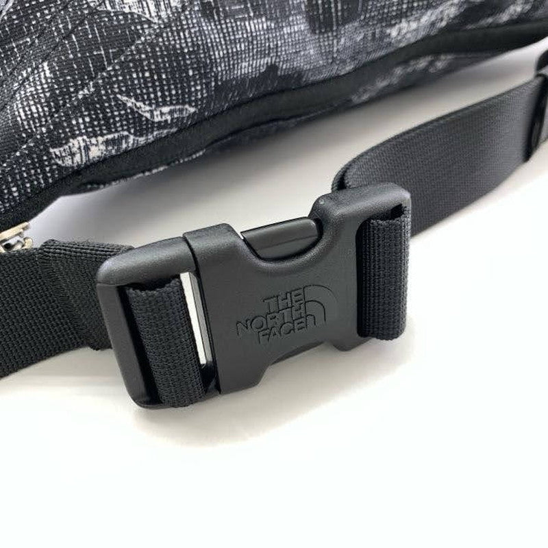【中古品】【メンズ/レディース】 THE NORTH FACE ザノースフェイス NM71802 BODY BAＧ ボディーバッグ 総柄 188-260204-rn-08-fuz カラー：ブラック 万代Net店