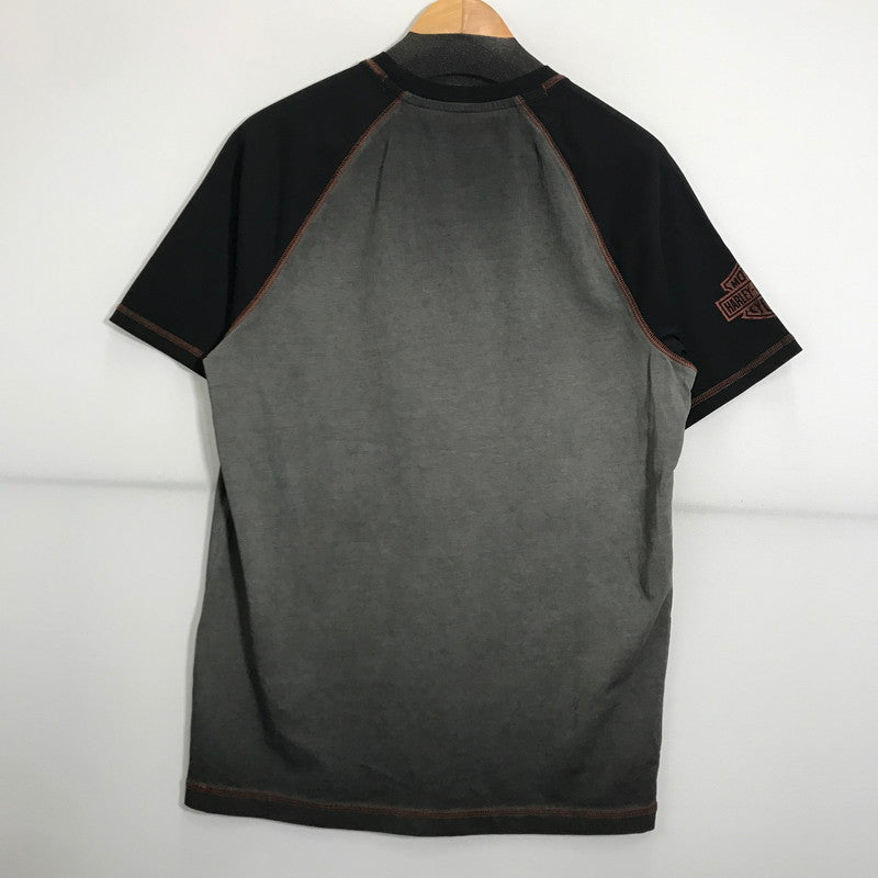 【中古品】【メンズ】 HARLEY-DAVIDSON ハーレーダビッドソン COLORBLOCK DESIGN TEE ロゴ Tシャツ 半袖 トップス 古着 145-250718-mh-04-fuz サイズ：M カラー：グレー ブラック 万代Net店
