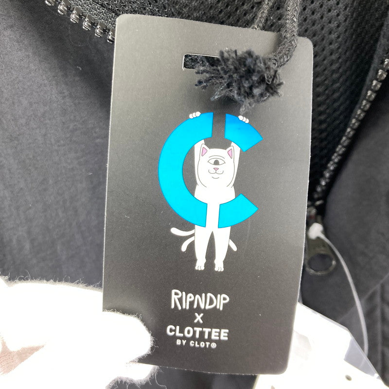 【中古品】【メンズ】 RIPNDIP × CLOTTEE リップンディップ × クロッティ コラボ ナイロンパーカー ジャンパー アウター 上着 アノラックパーカー 142-250816-io-03-fuz サイズ：S カラー：ブラック 万代Net店