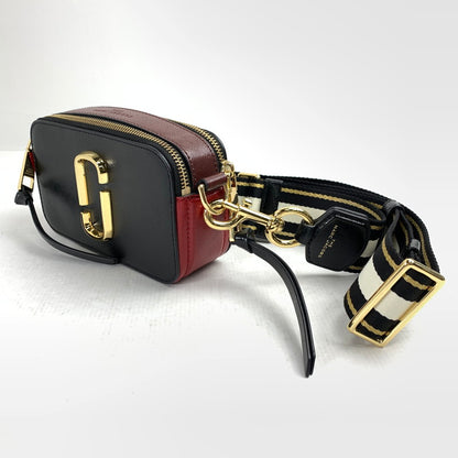 【中古品】【レディース】 MARC JACOBS マークジェイコブス THE SNAPSHOT DTM ザ スナップショット カバン バッグ かばん 鞄 ショルダーバッグ BLACK/RED ※汚れ・金属部スレキズあり 180-260830-io-02-fuzh カラー：ブラックレッド 万代Net店
