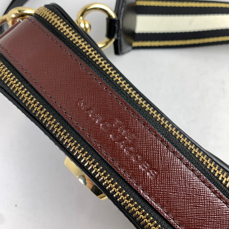 【中古品】【レディース】 MARC JACOBS マークジェイコブス THE SNAPSHOT DTM ザ スナップショット カバン バッグ かばん 鞄 ショルダーバッグ BLACK/RED ※汚れ・金属部スレキズあり 180-260830-io-02-fuzh カラー：ブラックレッド 万代Net店