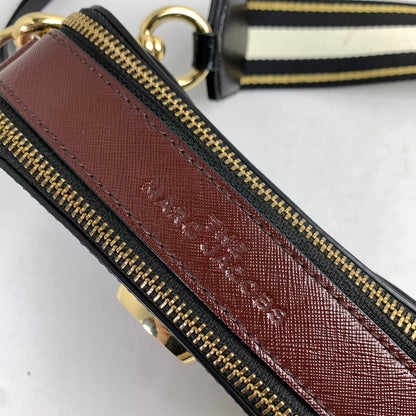 【中古品】【レディース】 MARC JACOBS マークジェイコブス THE SNAPSHOT DTM ザ スナップショット カバン バッグ かばん 鞄 ショルダーバッグ BLACK/RED ※汚れ・金属部スレキズあり 180-260830-io-02-fuzh カラー：ブラックレッド 万代Net店
