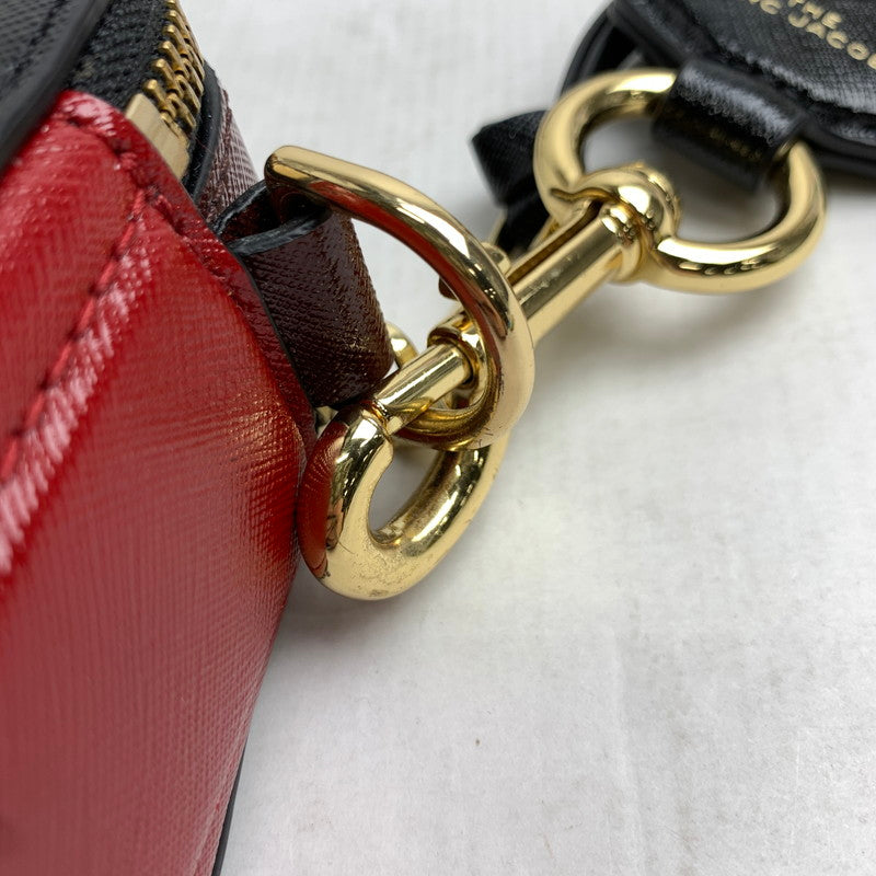 【中古品】【レディース】 MARC JACOBS マークジェイコブス THE SNAPSHOT DTM ザ スナップショット カバン バッグ かばん 鞄 ショルダーバッグ BLACK/RED ※汚れ・金属部スレキズあり 180-260830-io-02-fuzh カラー：ブラックレッド 万代Net店